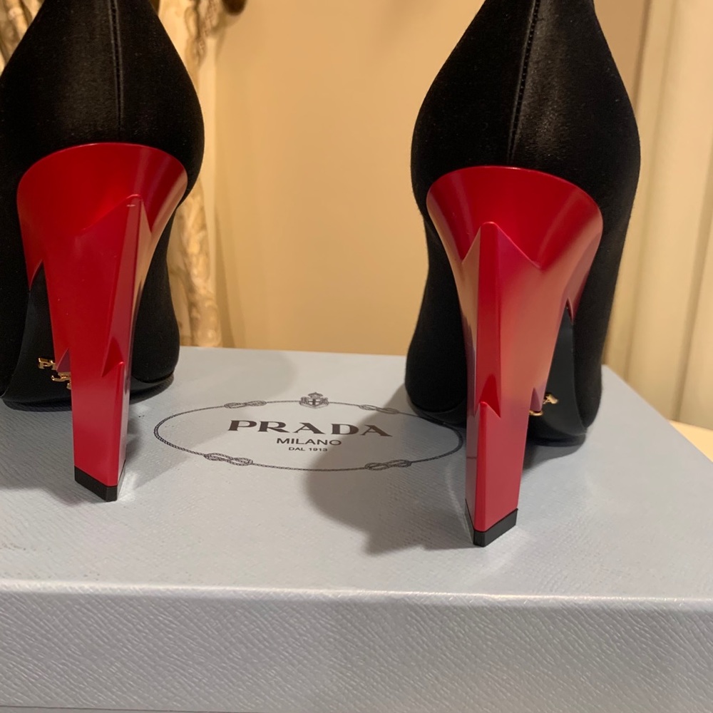 Prada
 Thunder Pumps
 36 - Picture 7 of 11